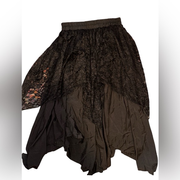 Gothic lace skirt - Picture 2 of 2
